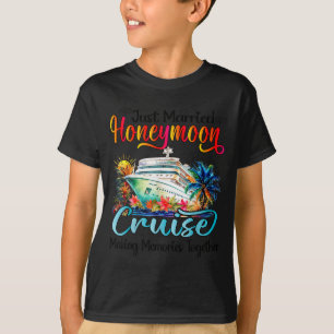Honeymoon Cruise 2026 Just Married Graphic Art T-Shirt