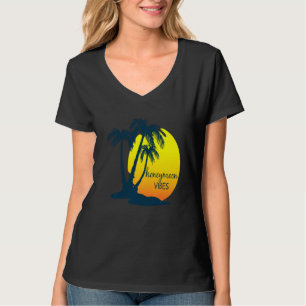 Honeymoon Vibes Beach Palm Tree After Wedding Vaca T-Shirt