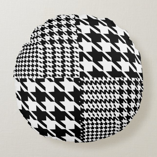 Houndstooth Black And White Patchwork Pattern Round Pillow (Front)
