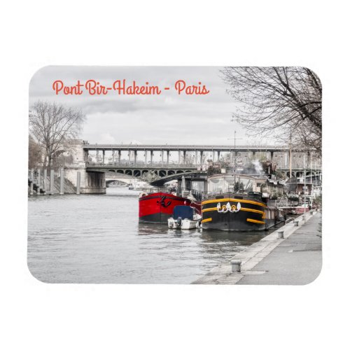 Houseboats moored  near Pont Bir_Hakeim _ Paris Magnet