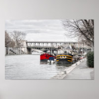 Houseboats moored near Pont Bir-Hakeim - Paris