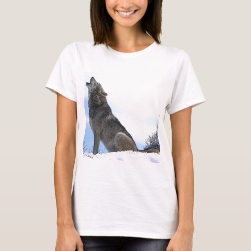 Howling Wolf in Snow T_Shirt