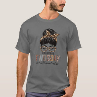 HR Director Messy Bun Leopard Teaching On Twosday T-Shirt