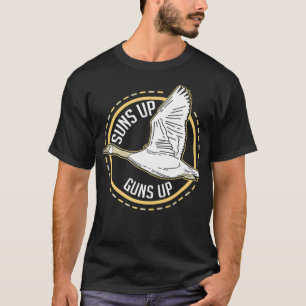 Hunting Suns Up Guns Up Duck Gun Fly Bird Gift bla T-Shirt