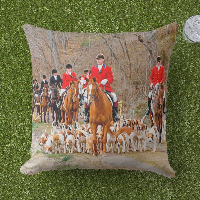 Hunting with hounds     outdoor pillow (Grass)