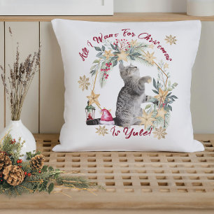 Hygge Tabby Cat Christmas Pillow – Festive Wreath