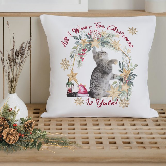Hygge Tabby Cat Christmas Pillow – Festive Wreath (Creator Uploaded)