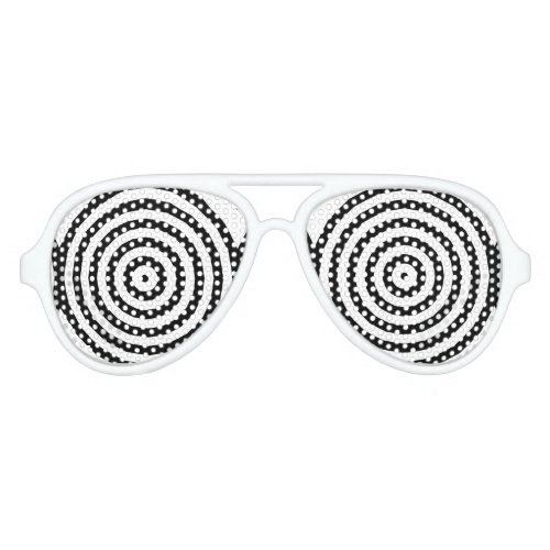 Hypnotic Circle Design in Black and White Aviator Sunglasses