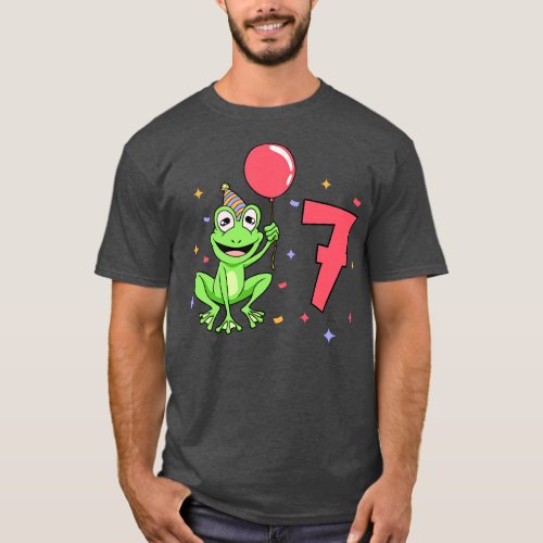 I am 7 with frog kids birthday 7 years old T_Shirt