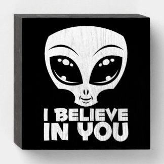 I Believe In You Alien In White Wooden Box Sign