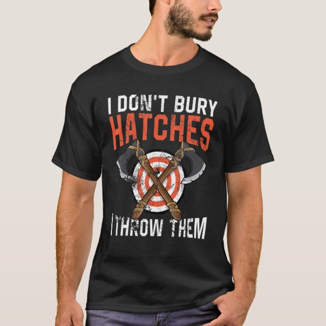I don't bury hatches i throw them axe throwing lum T-Shirt (Front)