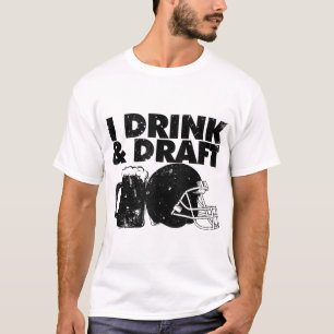 I Drink and Draft funny Fantasy Football draft par T-Shirt