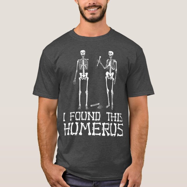 I Found This Humerus  Funny Pun  Funny Skeleton T-Shirt (Front)