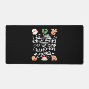 I Just Want to Bake Stuff Watch Christmas Movies M Desk Mat