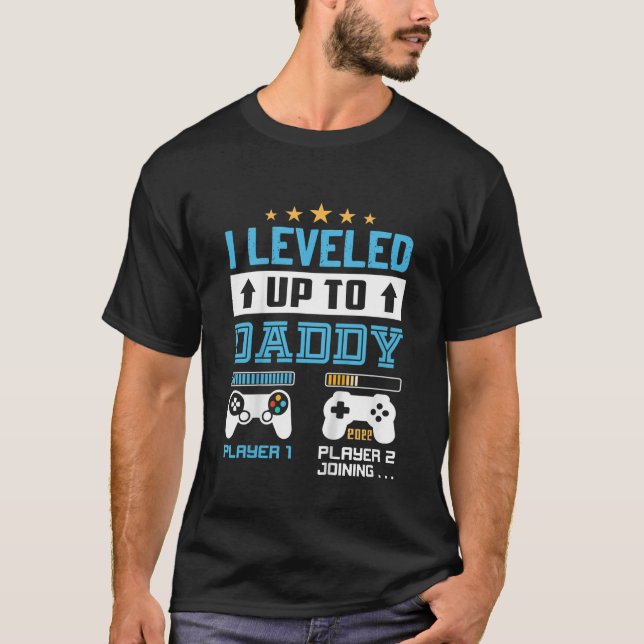I Leveled Up To Daddy 2022 Funny Soon To Be Dad 20 T-Shirt (Front)
