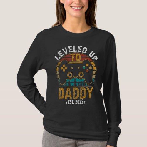 I Leveled Up To Daddy 2022 Soon To Be Dad 2022 Gam T_Shirt