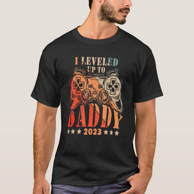 I Leveled Up To Daddy 2023  Soon To Be Dad 2023 1 T-Shirt (Front)