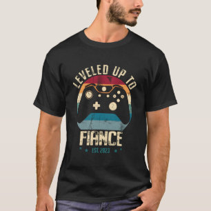 I Leveled Up To Fiance Est2023 Just Engaged Newly  T-Shirt