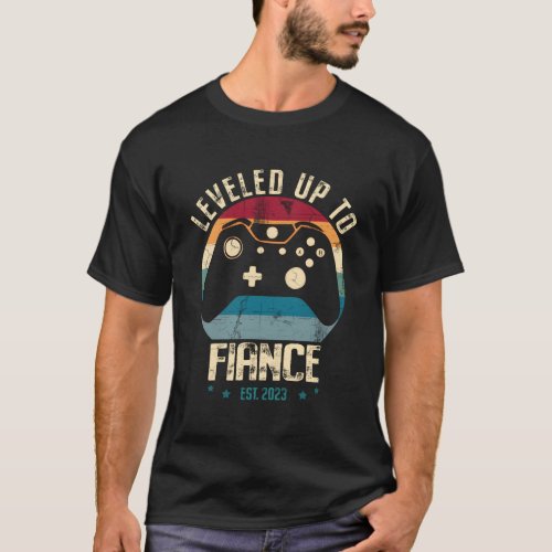 I Leveled Up To Fiance Est2023 Just Engaged Newly  T_Shirt
