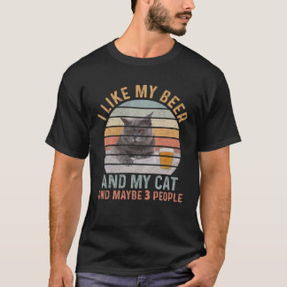 I Like Beer My Cat And Maybe 3 People Funny Cat Lo T-Shirt