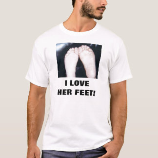 I LOVE HER FEET! T-Shirt