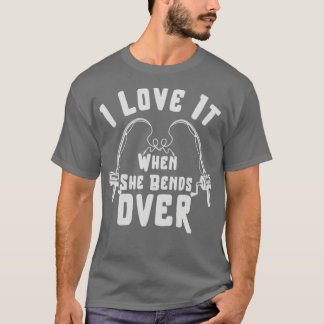 I LOVE IT WHEN SHE BENDS OVER FUNNY FISHING GIFT T-Shirt