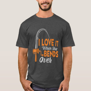 I Love It When She Bends Over Funny Fishing Men  T-Shirt