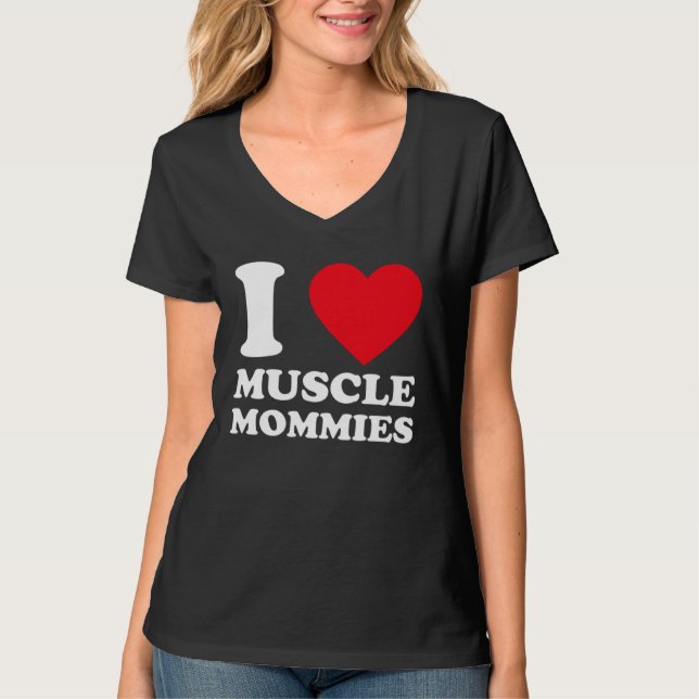 I Love Muscle Mommies  I Heart Muscle Mommy  1 T-Shirt (Front)