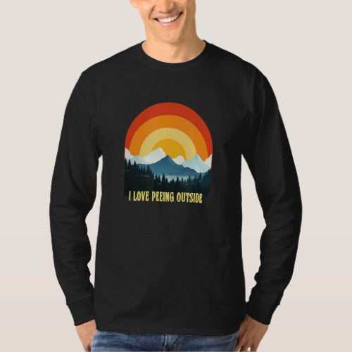 I love peeing outside funny hiking camping lovers T_Shirt