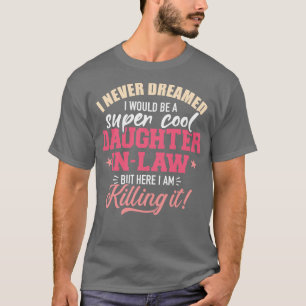 I never dreamed I would be a super cool daughterin T-Shirt
