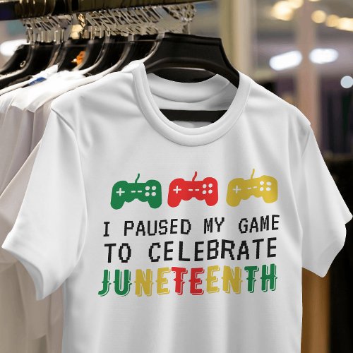 I paused my game to celebrate juneteenth humour T_Shirt