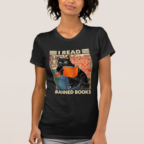 I Read Banned Books Bookworms Reading Books T_Shirt