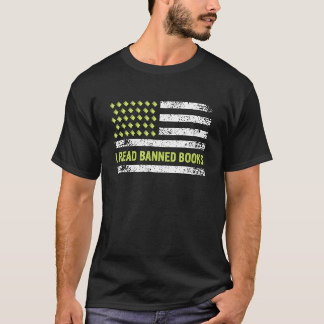 I Read Banned Books Retro Usa Flag Reading Librari T-Shirt (Front)