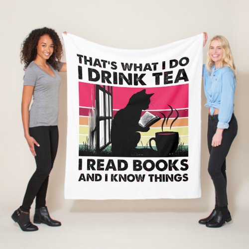 I read books and I know things Fleece Blanket