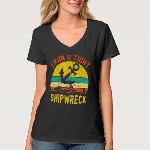 I Run A Tight Shipwreck Vintage Nautical Style T_Shirt