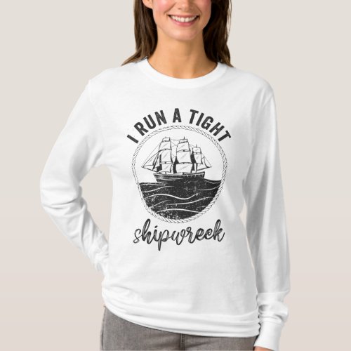 i run a tight shipwreck womens funny mom dad Mothe T_Shirt