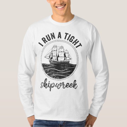i run a tight shipwreck womens funny mom dad Mothe T_Shirt