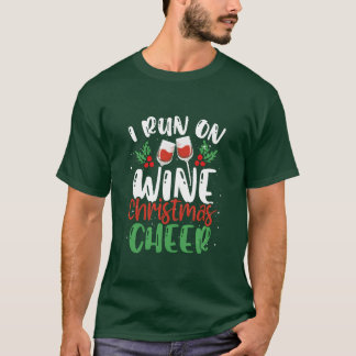 I Run On Wine And Christmas Cheer Christmas Wine v T-Shirt