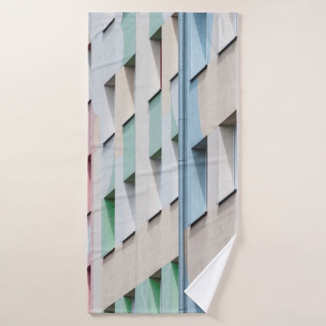 I SHOOT IT TO CONCEAL THE WINDOWPANES AND FOCUS TH BATH TOWEL (Bath Towel)