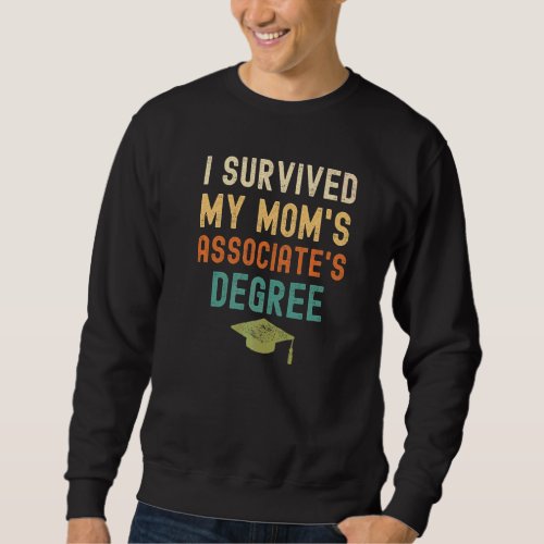 I Survived My Moms Associates Degree  2022 Gradu Sweatshirt