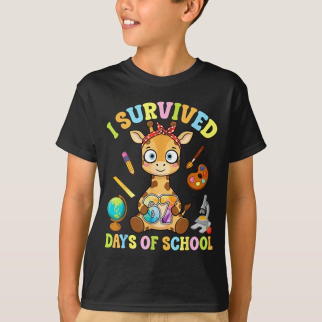 I Survived Six Seven Days Of School Cute Giraffe S T-Shirt (Front)