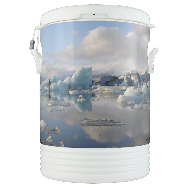Igloo beverage cooler with icebergs in a lake (Back)
