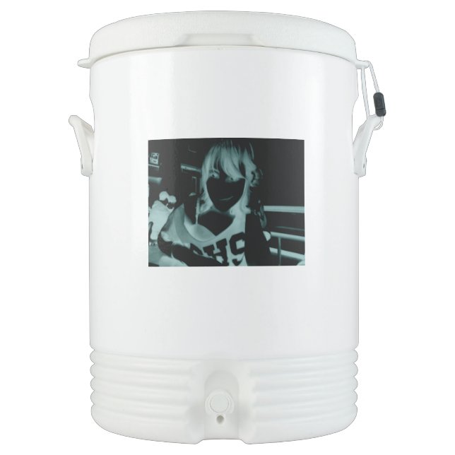 Igloo Half Gallon Beverage Cooler (Front)