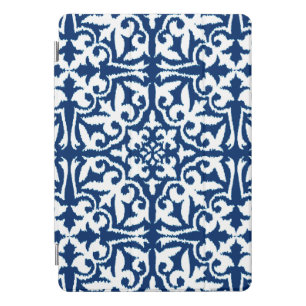 Ikat damask pattern - Cobalt Blue and White iPad Pro Cover