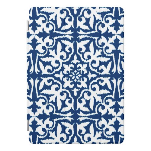 Ikat damask pattern _ Cobalt Blue and White iPad Pro Cover