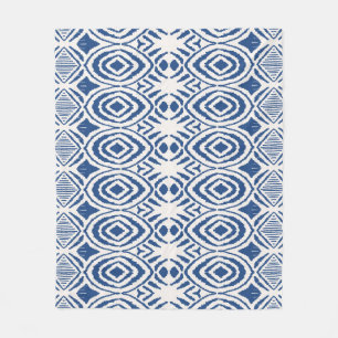 Ikat seamless pattern. Vintage tie dye shibori pri Fleece Blanket