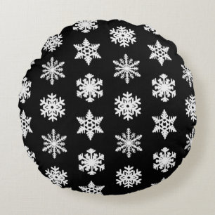 Ikat Snowflakes - Black and white Round Pillow