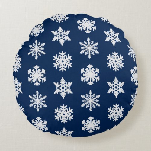 Ikat Snowflakes _ White and Dark Navy Blue Round Pillow