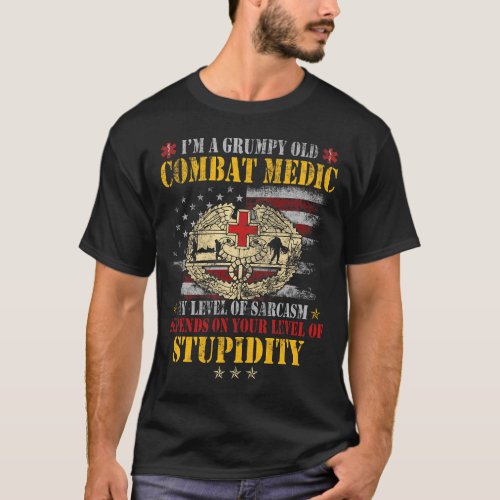 Im A Grumpy Old Combat Medic Flag Vintage Veterans T_Shirt