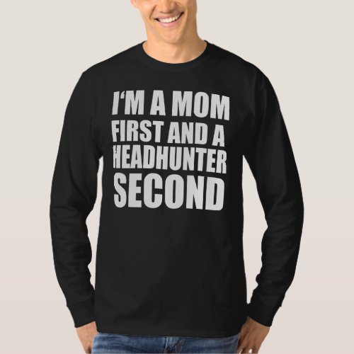Im A Mom And A Headhunter  Graphical Text T_Shirt